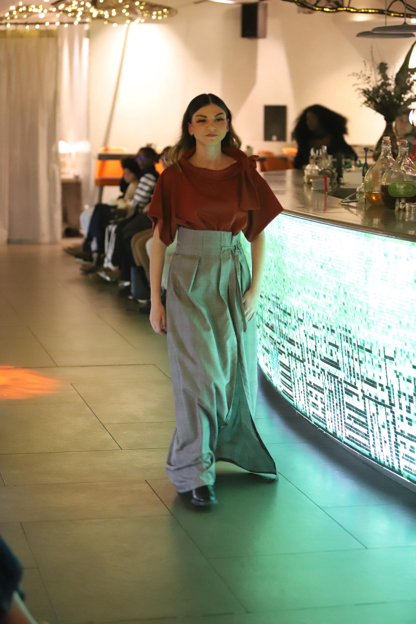 Haut Carla fait main en France.