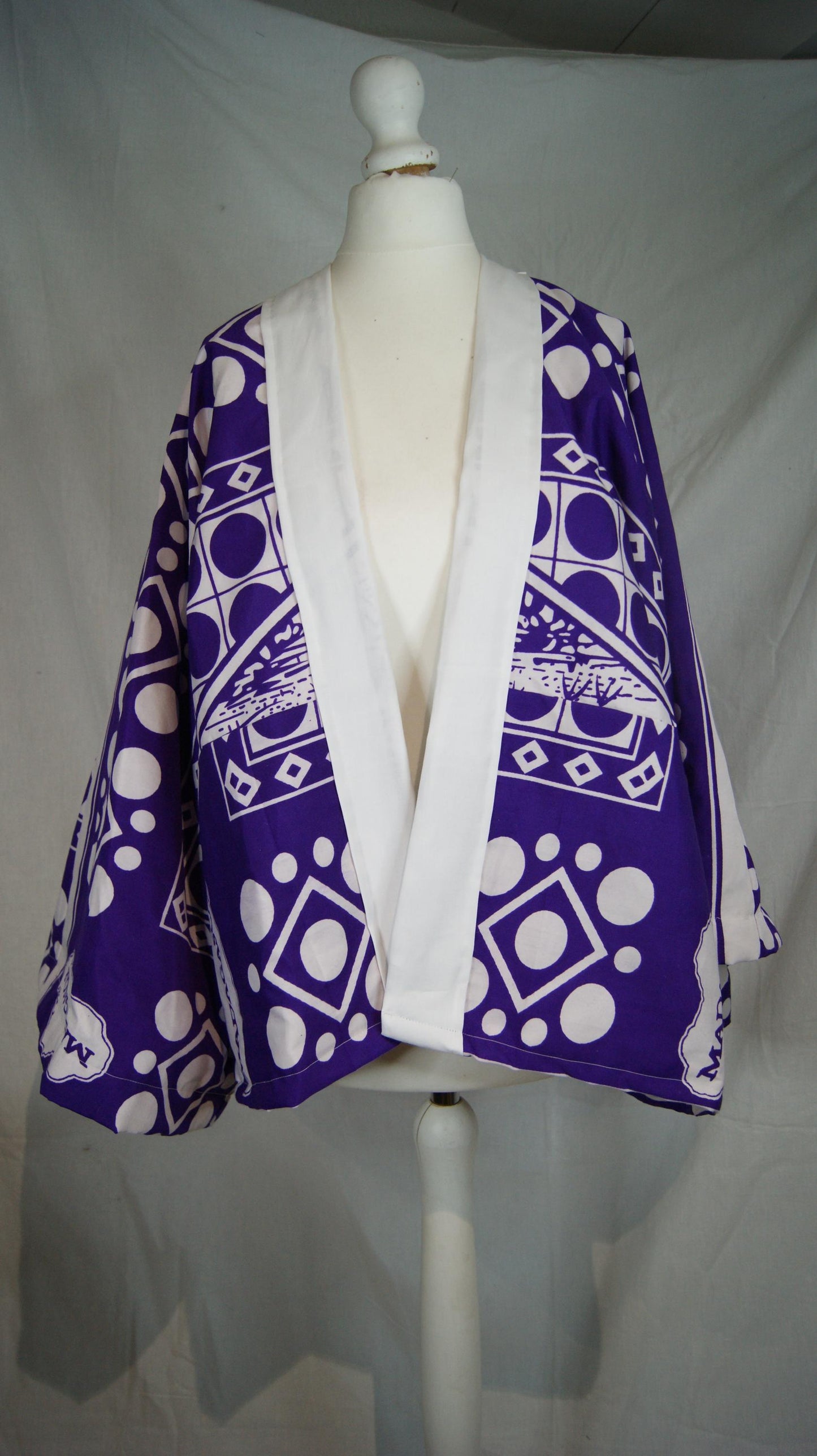 Kimono Gasy violet fait main.