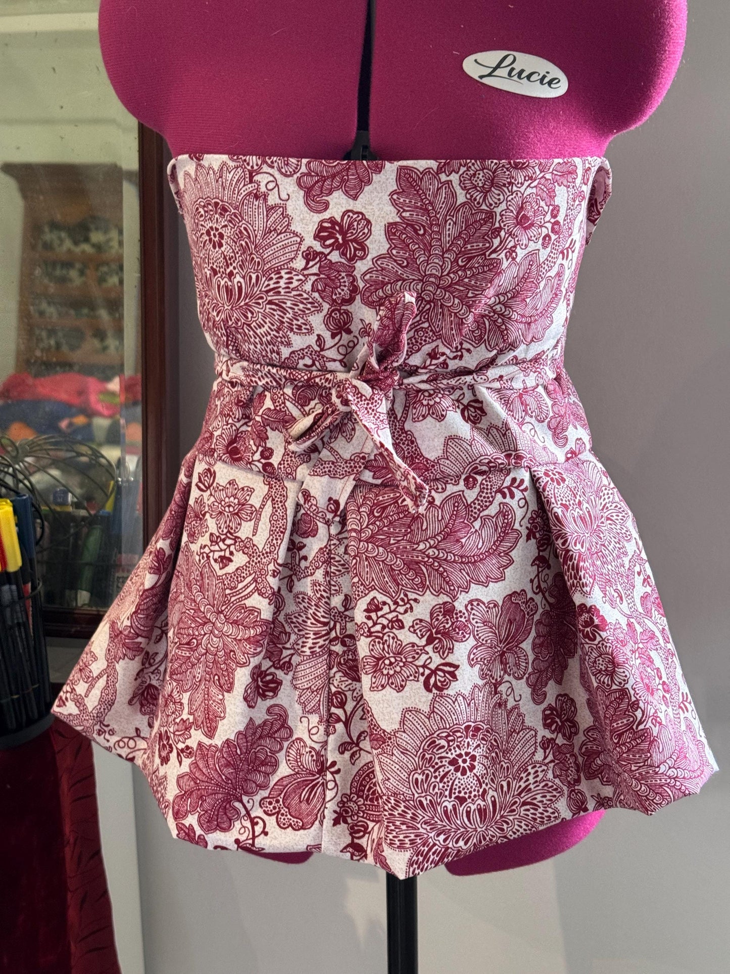 AUDACE - Rubis robe longue bustier rouge bordeaux avec ceinture.