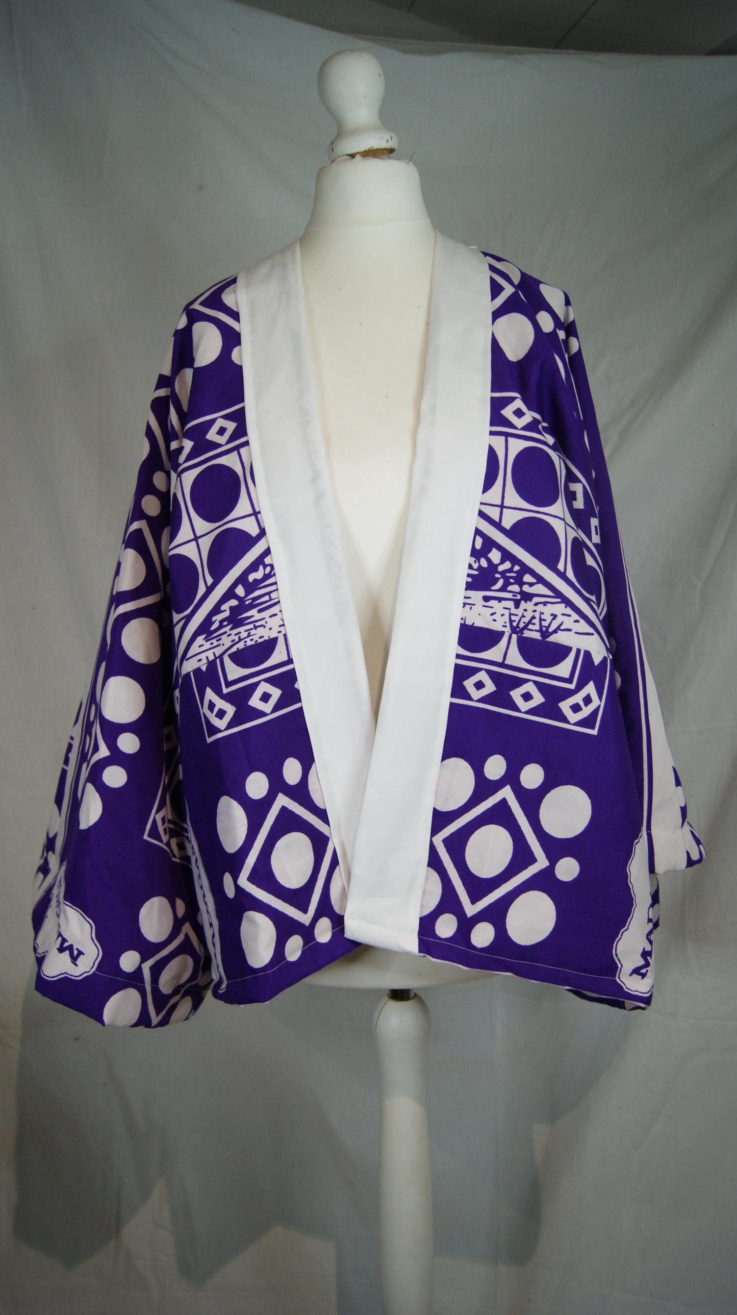 Kimono Gasy violet fait main.