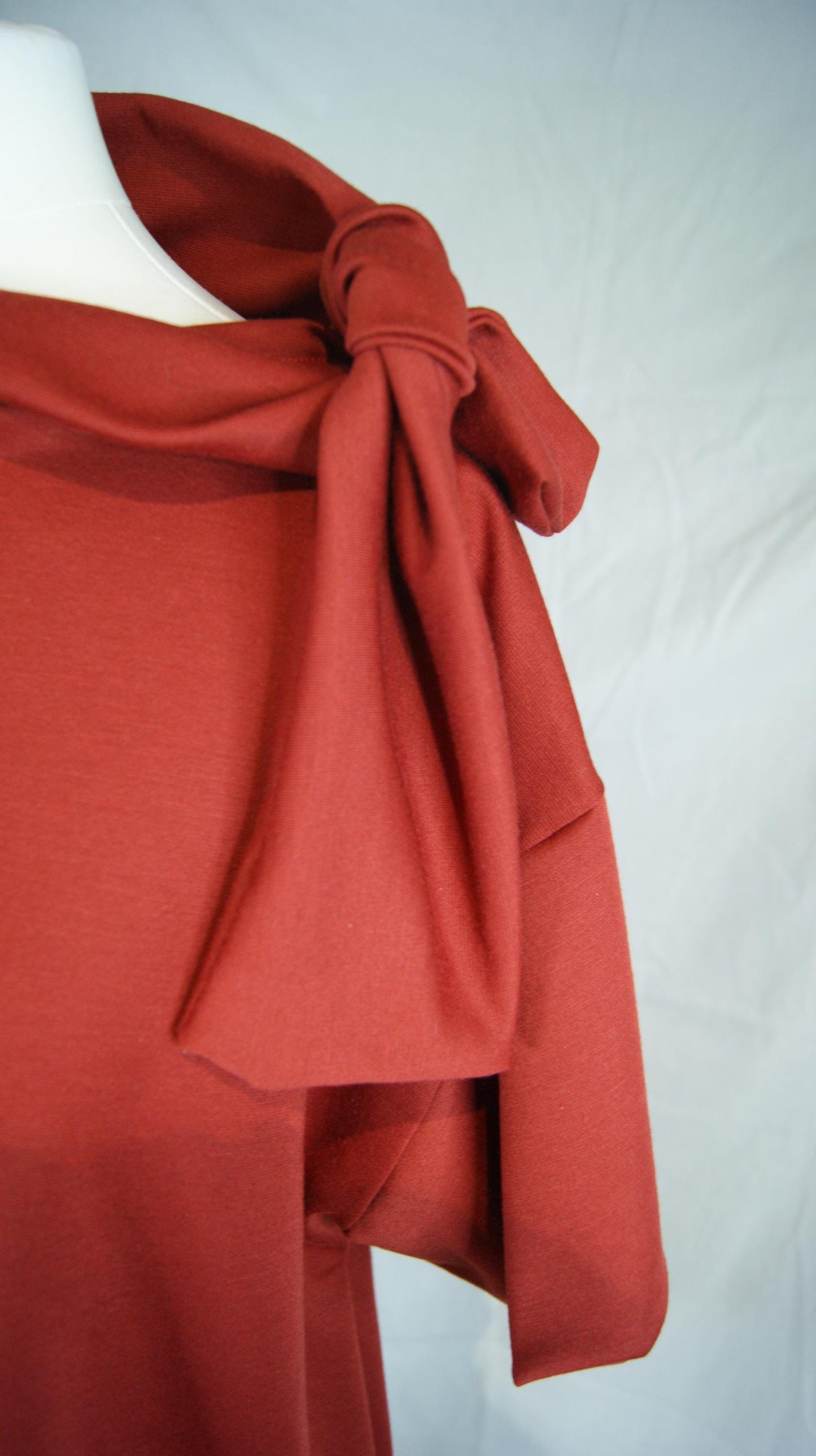 Haut Carla fait main en France.