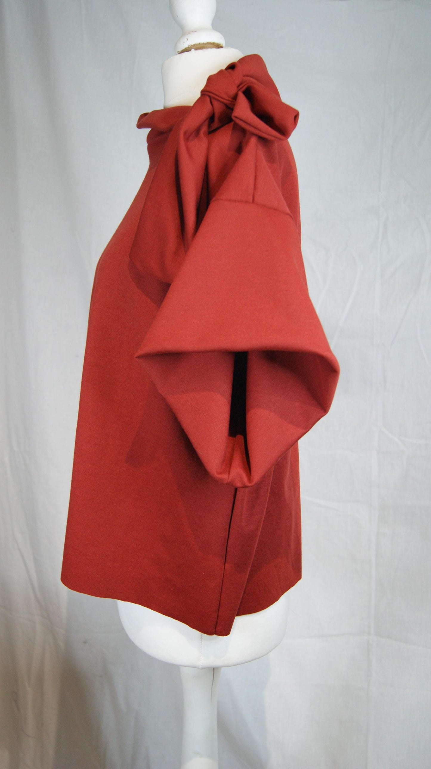 Haut Carla fait main en France.