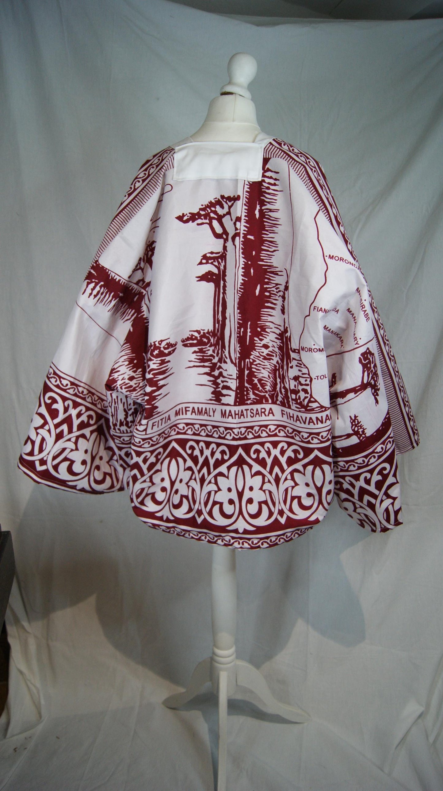 Kimono Gasy rouge fait main