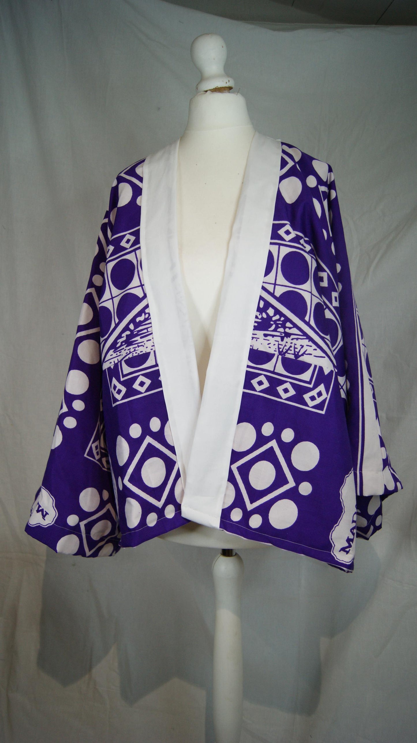 Kimono Gasy violet fait main.