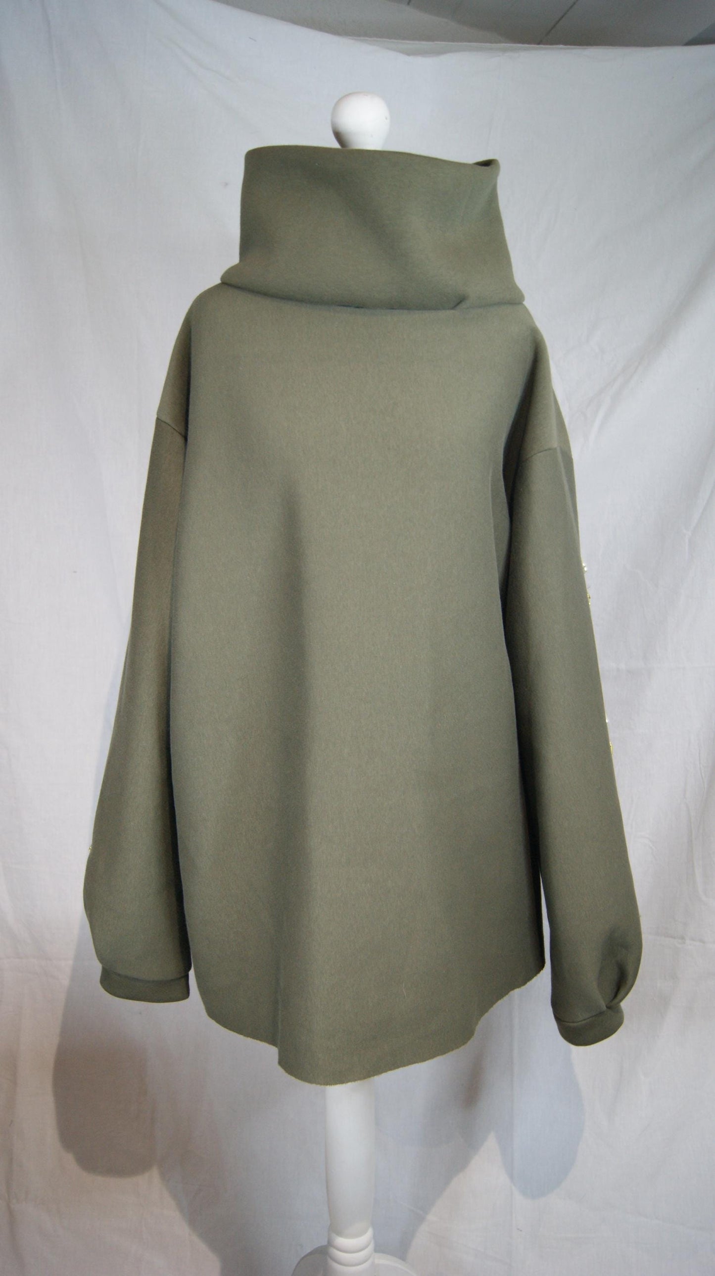 Robe Pull Ania fait main en France. Pièce unique