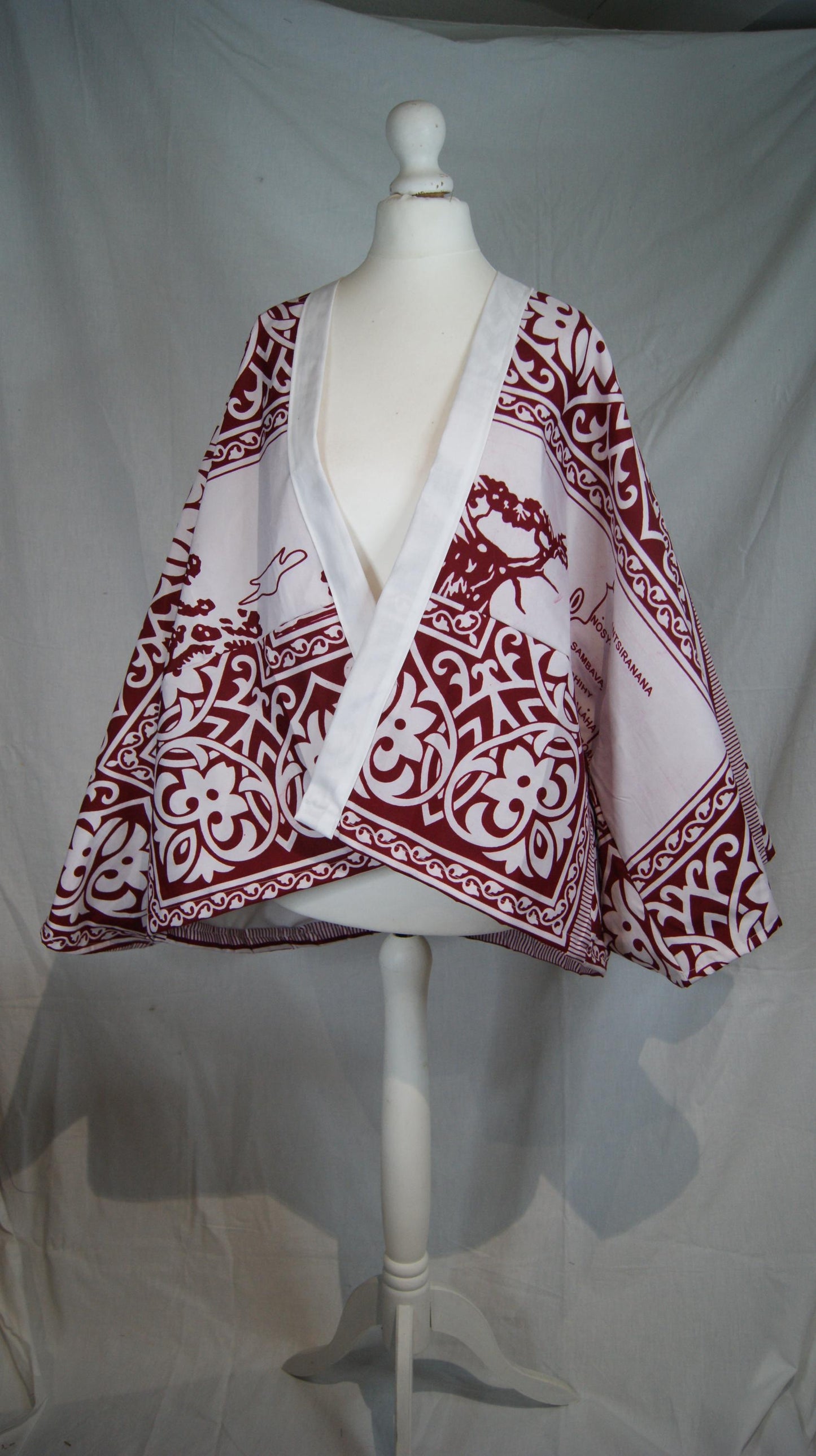 Kimono Gasy rouge fait main